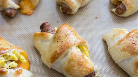 For starters, this breakfast ring uses pillsbury crescent roll. Sausage, Egg and Cheese Breakfast Roll-Ups recipe from ...