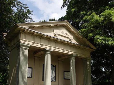 10 celebrity graves and the stories behind them