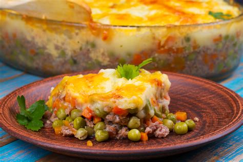 Shepherd's pie (made with lamb meat) is similar to cottage pie (made with beef). Ground Beef Shepherds Pie Recipe | Vintage Cooking