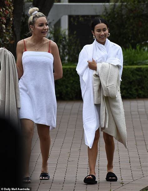 Mafs Brides Evelyn And Melinda Cover Up In Towels After Going For A