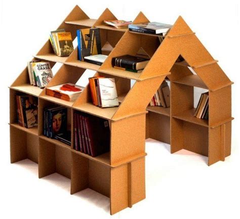 une petite bibliothèque en forme de maisonette jolie création meuble en carton à fabriquer pour