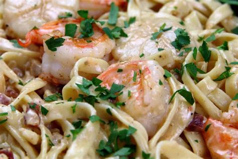 It makes a perfect satisfying dinner at home or double for a large group with half a pound more shrimp. Shrimp,Garlic,Wine,Cream Sauce For Pasta - Creamy Garlic ...