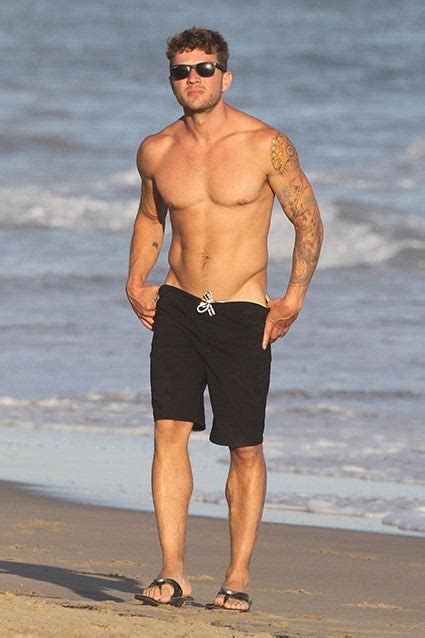 No Dad Bod Here Ryan Phillippe 40 Shows Off Incredible Abs On The