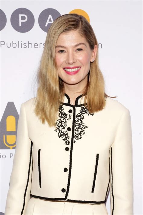 Rosamund Pike Net Worth Wiki Age Weight And Height Relationships