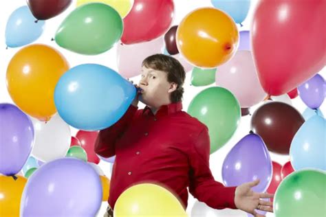 Video Man Conquers Fears Of Balloons To Set Record Blowing Them Up