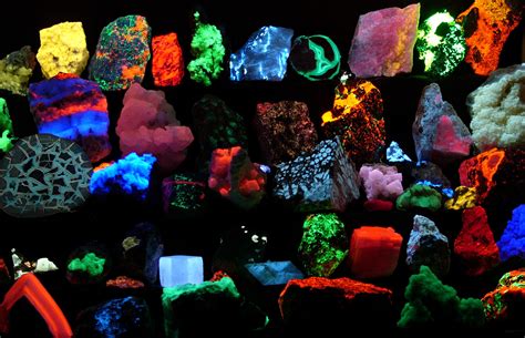 File:Fluorescent minerals hg.jpg - Wikipedia
