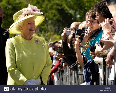 Queen Elizabeth Greets Employees On Her Walk From Nasas Goddard Space