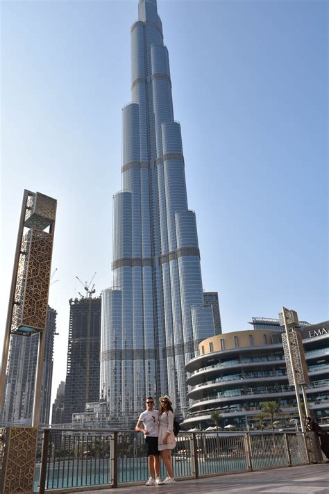 Burj Khalifa La Plus Haute Tour Du Monde à Dubai Un Couple En
