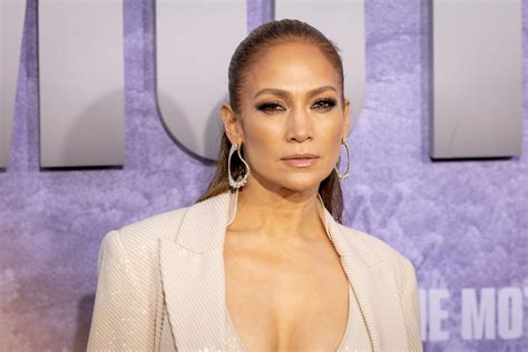 jennifer lopez sets pulses racing with barely there cut out top celebrity tidbit