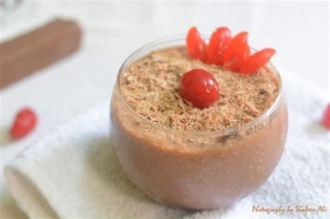 Basically a fluffy and creamy chocolate dessert recipe prepared with whipped cream. EGGLESS CHOCOLATE MOUSSE Recipe | Spoon Fork And Food