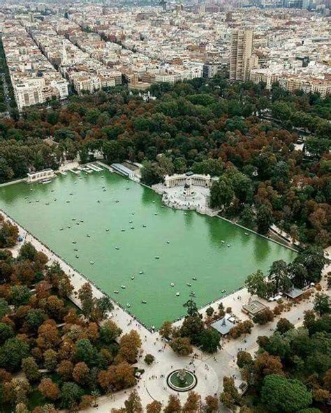 Vista aérea del Estanque del Parque del Buen Retiro Madrid España Viajar por españa