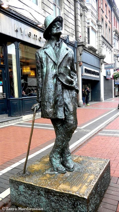 James Joyce Statue In Dublin Photo © Tanya Mardirossian Irland