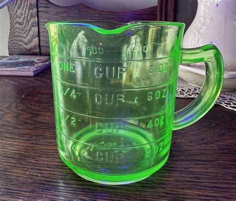 Uranium Glass Kelloggs Measuring Cup Oz Three Spouts Uranium Glass