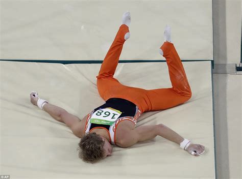 dutch gymnast epke zonderland falls flat on his face during final of bars in rio daily mail online
