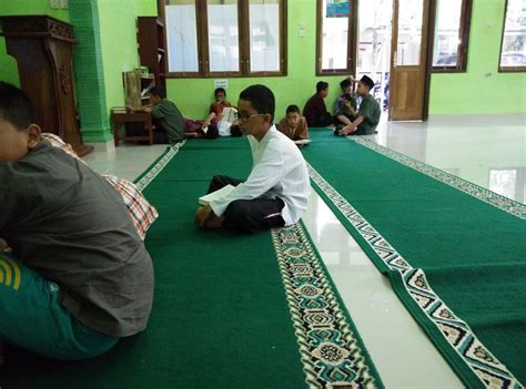 Keistimewaan teori ini adalah kuatnya hafalan yang akan diperoleh seseorang disertai cepatnya waktu yang ditempuh (hanya dalam. Cara Mudah Menghafal Al Quran - Pesantren Riyadhul Quran