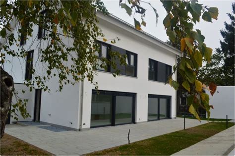 Bei immoscout24 gibt es eine wenn sie ein haus in der schweiz mieten, fallen wie auch bei einer wohnung nebenkosten an. 7-Zimmer-Haus der Extraklasse für Expats zu mieten in ...
