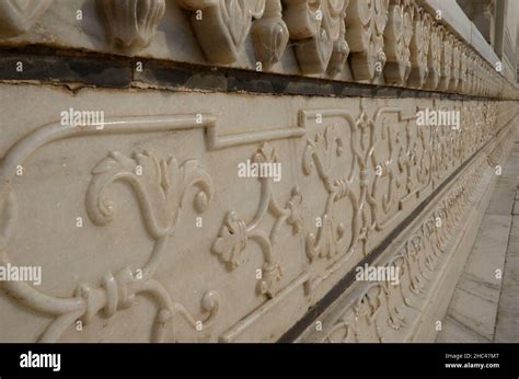 Beautiful Mable Carvings In The Walls Of Taj Mahal Stock Photo Alamy