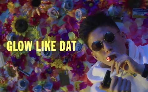 1080p Rich Chigga 《glow Like Dat》 17岁亚裔说唱歌手最新mv及部分花絮哔哩哔哩 ゜ ゜つロ 干杯