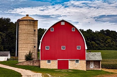 There is a blue tractor included. Wisconsin Red Barn Silo · Free photo on Pixabay