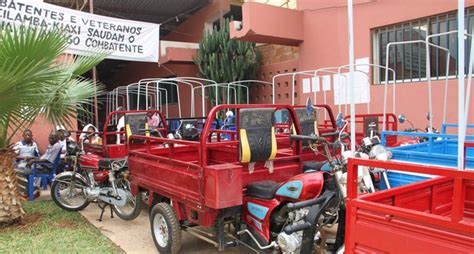 Mais De Uma Centena De Ex Militares Recebem Motorizadas Para Serviço De Táxi Portal De Angola