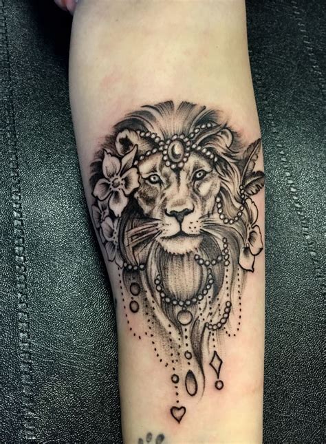 Lioness Pintopin Feather Tattoos Female Lion Tattoo Leo Tattoos
