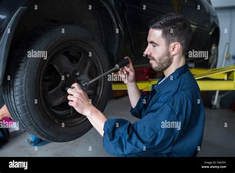 Mechanic Changing Car Wheel Stock Photo Alamy