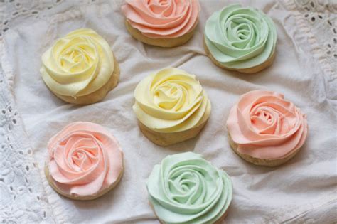 Pastel Rose Sugar Cookies Fun Way To Frost Cookies Flower Sugar