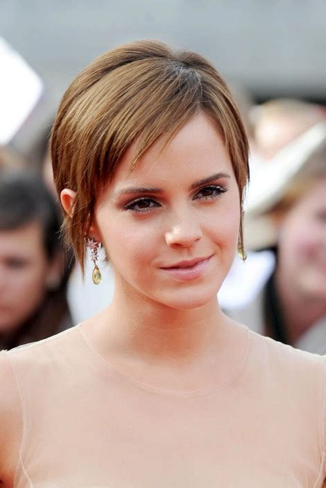 Emma Watson Pixie Cut Cute Short Haircut With Bangs Hairstyles Weekly