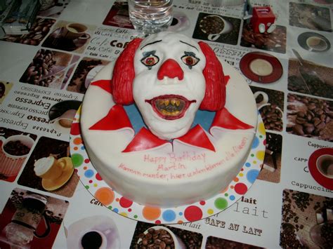 Stephen King Es Pennywise Clown Cake Clown Cake Halloween Party Pennywise The Clown