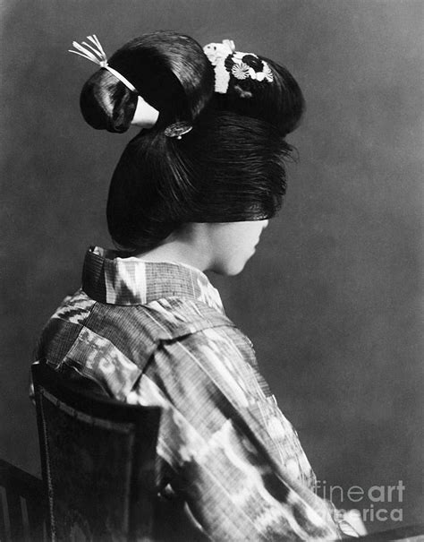 japanese woman wearing by bettmann