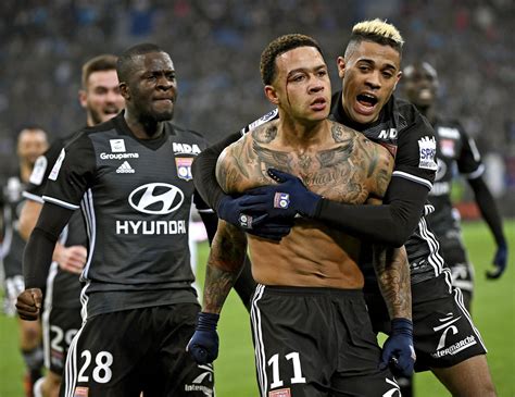 Depay back to boost podium push. Manchester United Fans Crying Out For Memphis Depay ...