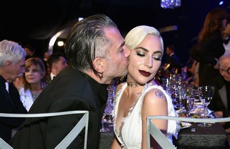 Lady Gaga Annulla Il Matrimonio La Storia Damore Con Christian Carino