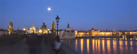 Obwohl die tschechische republik eine der kleineren nationen des kontinents ist, enttäuschen tschechien sehenswürdigkeiten reisende nicht, die auf der suche nach einigen der besten orte in. Prag, Tschechien, Karlsbrücke | London england ...
