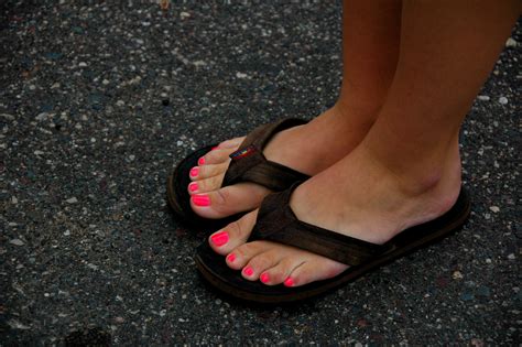 wallpaper foot toe sandal human leg human body outdoor shoe girl high heeled footwear
