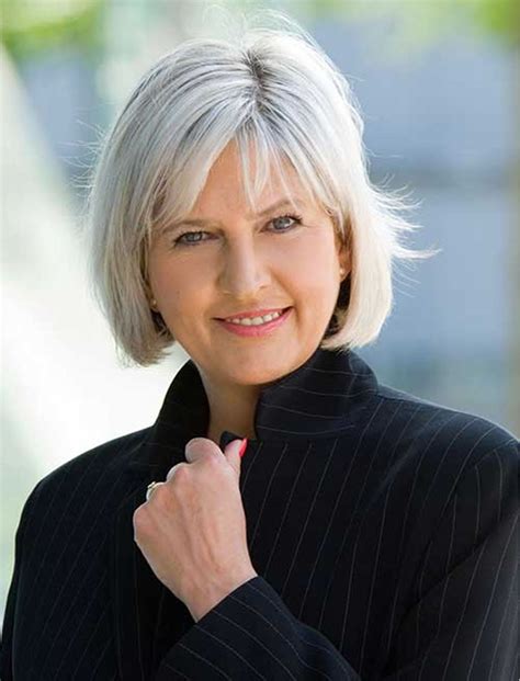 You can add some extra flavor by highlighting the top part. Grey Bob Hairstyles for Older Women 2018-2019 - HAIRSTYLES