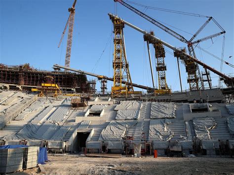 Qatar 2022 World Cup 40 Year Old British Man Dies During Construction