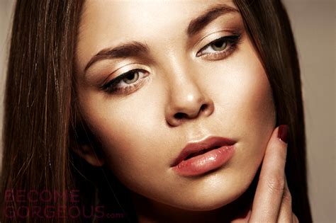 10 Makeup Tricks For Bigger Eyes