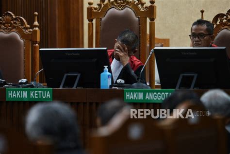 Eks Sekretaris Mahkamah Agung Hasbi Hasan Dituntut Tahun Penjara