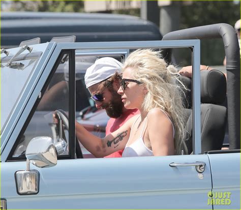 Lady Gaga And Bradley Cooper Shop Malibu S Vintage Grocers Photo 3749494 Bradley Cooper Lady