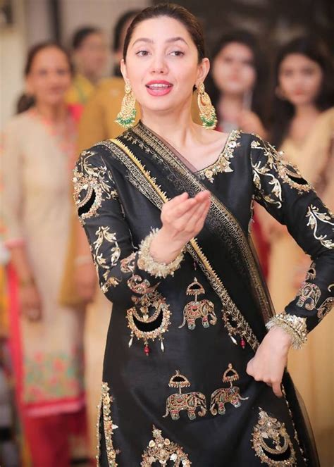 Mahira Khan Dancing In Black Dress Mahira Khan Dresses Mahira Khan