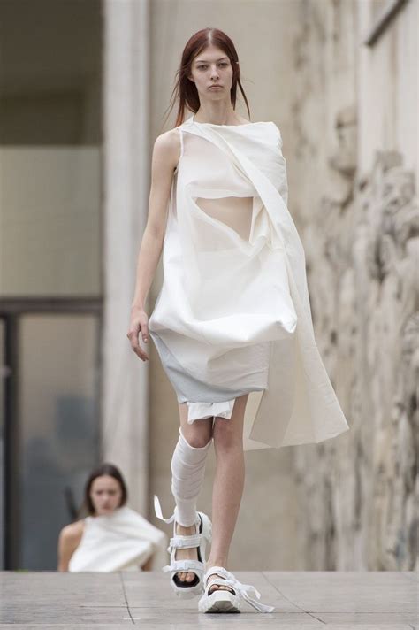 Rick Owens Ready To Wear Spring 2018 Look 4 Fashion How To