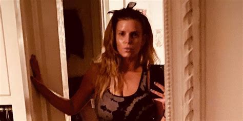 Jessica Simpsons Super Toned Abs Are The Star Of Her Sweaty Post