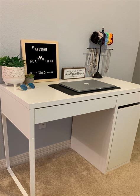 Love this for a sitting & writing area in a master bedroom. Top 10 Best Desks For Students | Desks for small spaces ...