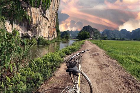 Took a bike ride with this beautiful view near Hanoi, Vietnam : travel