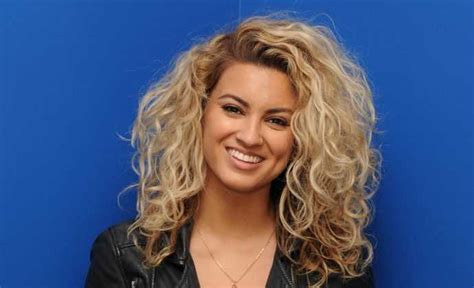 Tori Kelly Height Weight Body Measurements Eye Color