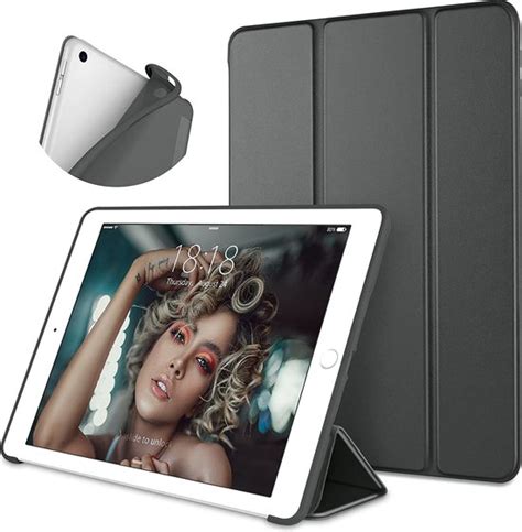 Hoes Geschikt Voor Ipad E E Generatie Smart Soft Backcover Hoes Zwart Bol