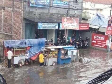 Berita terkini virus corona hari ini malaysia. Pasca Banjir Bandung Hari ini, Sejumlah Ruas Jalan Macet ...