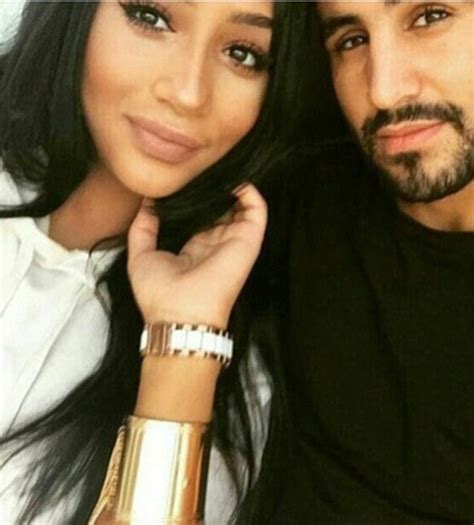He is not dating anyone currently. Épinglé sur X