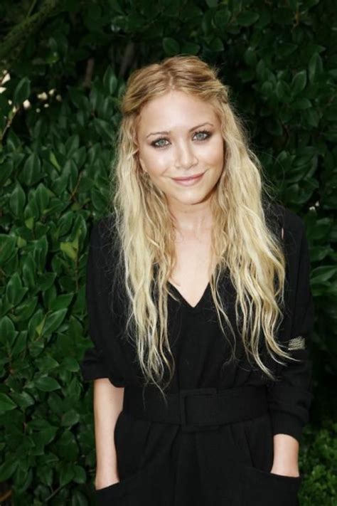 Mary Kate Olsen Pregnant Fact Or Fiction Mary Kate Olsen Mary Kate 90s Grunge Hair