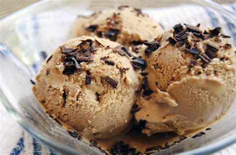 Fimela.com, jakarta ingin membuat es krim yang lembut tanpa telur? Cara Membuat Es Krim Sederhana dan Murah Tanpa Ribet